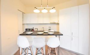 B32 - Spacious Deluxe Apartment Old Town-Free Parking