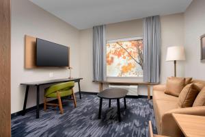 King Suite with Sofa Bed room in Fairfield Inn & Suites by Marriott Miami Airport West/Doral