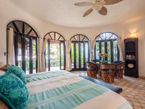 Casa Lorca overlooking the sea