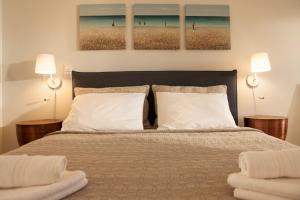 Vouliagmeni Bay Stylish house with private garden