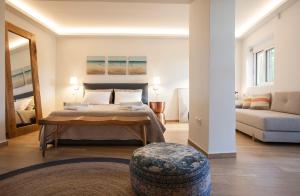 Vouliagmeni Bay Stylish house with private garden