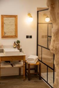 Maisons d'hotes Maison Roucas - Restaurant et chambres d'hotes : Chambre Double