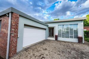 3 Bedroom private luxury complete house