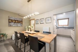 Penthouse apartment with spacious terrace & sea view