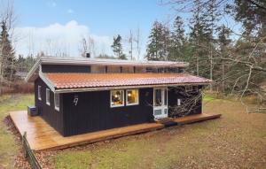 4 Bedroom Cozy Home In Væggerløse