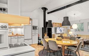 4 Bedroom Cozy Home In Væggerløse