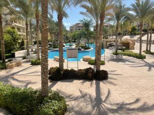Stella Marina - New Alamein 3 Bedrooms appt with roof view of Alamein towers