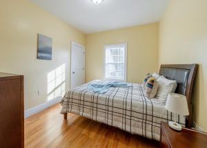 233-1 4BR Boston - Cozy Apt near MBTA Station