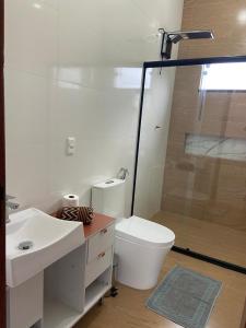 Casa familiar com 3 quartos e próximo a praia