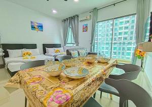 Spacious Cybersquare Ensuite with Pool View #CS8