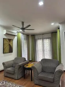 Spacious & Cozy House - Kampong Sungai Midah