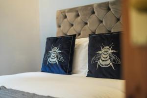 Large 3 Bed Home, Wisewood, FREE Parking, Great for Groups - Hosted by Stay Host Save