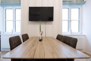 Stylish 1-Bedroom 2-Bath by Canal Minutes from Historic Centre