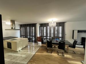 Great apartment with 3 bedrooms and 3 underground parking spaces