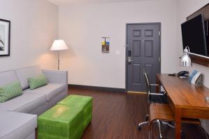 King Suite room in Four Points By Sheraton Mount Prospect O’Hare