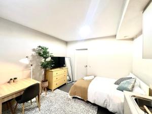 Simple and tidy small studio Surry Hills
