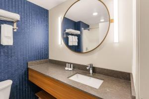 Executive King Suite room in Fairfield Inn & Suites by Marriott Seattle Downtown/Seattle Center