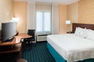 King Room room in Fairfield Inn & Suites by Marriott Houston Pasadena