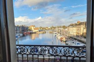 Appartements Key West - charming studio ON the port of Honfleur - Superb 360 view : photos des chambres