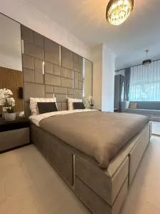 Glamorous Two - 布勒伊拉