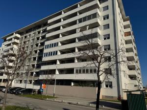 Close to center big terrace city tram garage parking place fast WIFI Super king size bed grocery 1min