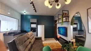 AP102 - Apartamento com AC no centro - Barracão