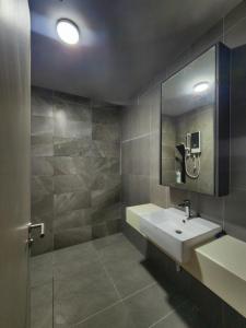 MOSSAZ Minimalist Studio