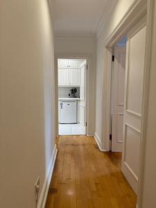 One bedroom flat with private terrace in Queens gate