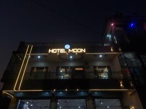 Hotel Moon