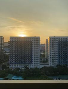 1 Bedroom with Balcony near Mall of Asia