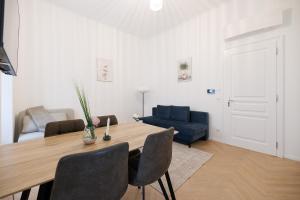 Stylish 1-Bedroom 2-Bath by Canal Minutes from Historic Centre