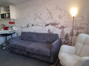 Studio rénové au pied des pistes avec balcon et TV - FR-1-181-2573