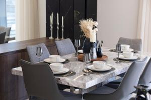 Modern Stylish 2 Bedroom Apartment with Burj Khalifa View