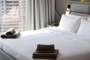 Modern Stylish 2 Bedroom Apartment with Burj Khalifa View