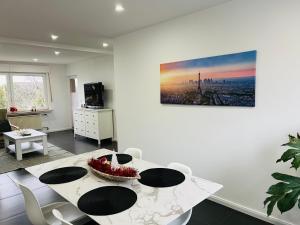 Elegante Apartment in Erftstadt mit Balkon, Zentral, Bahnhof nah, Phantasialand Brühl bei Cologne