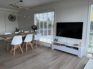 Luxe watervilla met eigen aanlegsteiger geschikt voor maximaal 6 personen in recreatiegebied de Gouden Ham in Maasbommel