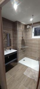 Gîte grande capacité au calme circuit Cascades du Hérisson