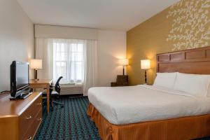 King Room room in Fairfield Inn and Suites Santa Rosa Sebastopol