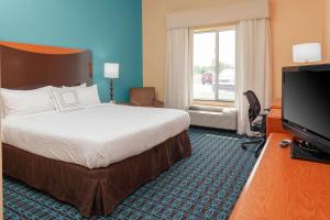 King Room room in Fairfield Inn and Suites by Marriott Seymour