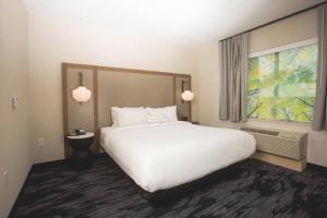 King Guest Room room in Fairfield Inn & Suites by Marriott Philadelphia Broomall/Newtown Square