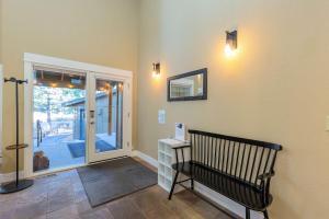 Charming Forest Retreat - Steps from the Deschutes River Trail