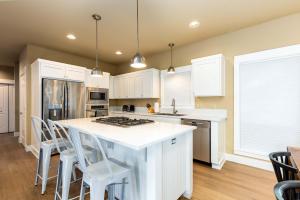 Charming Forest Retreat - Steps from the Deschutes River Trail