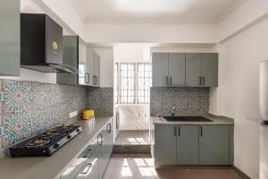 Emerald Apartment 101 by StayJade 3bhk Nr MG road