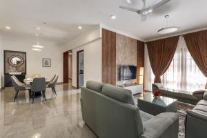 Emerald Apartment 101 by StayJade 3bhk Nr MG road