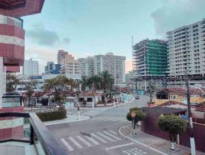 Lindo Apartamento na Vila Caiçara a 700mts da Praia