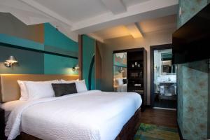 Standard King Room room in Fairfield Inn & Suites by Marriott Philadelphia Downtown/Center City