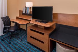 King Room room in Fairfield Inn & Suites by Marriott Huntington