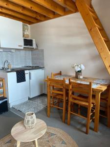 Chaleureux studio montagnard avec balcon 2402