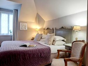 Hotels Hotel Traiteur Les Ormes, The Originals Relais : Chambre Triple