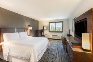 Deluxe King Room room in Four Points by Sheraton Los Angeles Westside